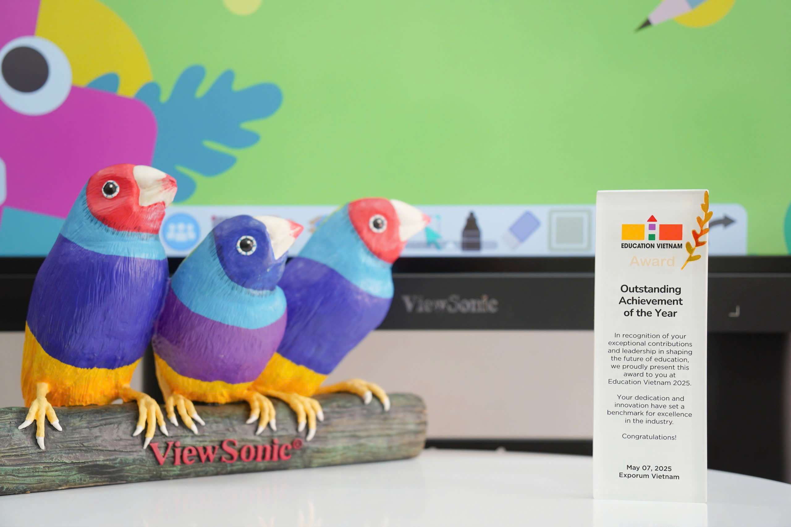 Màn Hình Tương Tác Viewsonic IFP7534 Được Vinh Danh Tại Triển Lãm Education Vietnam 2025